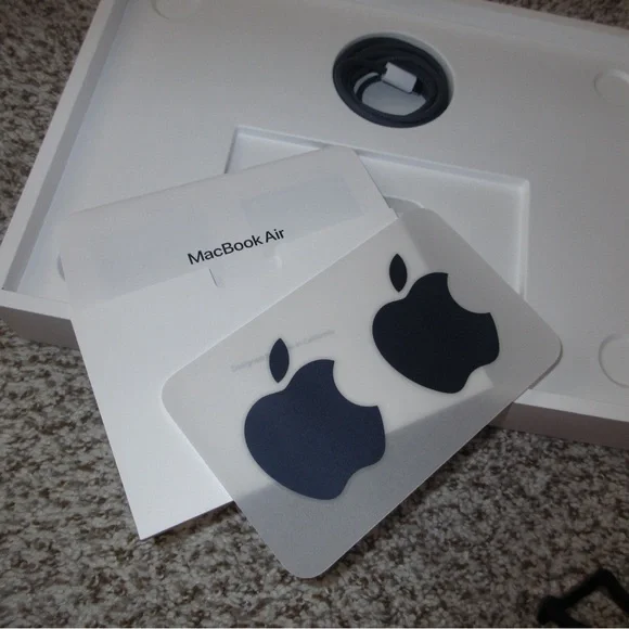 Apple-MacBook Air 13-inch Apple M3 chip, 16GB Memory - 512GB SSD - Midnight